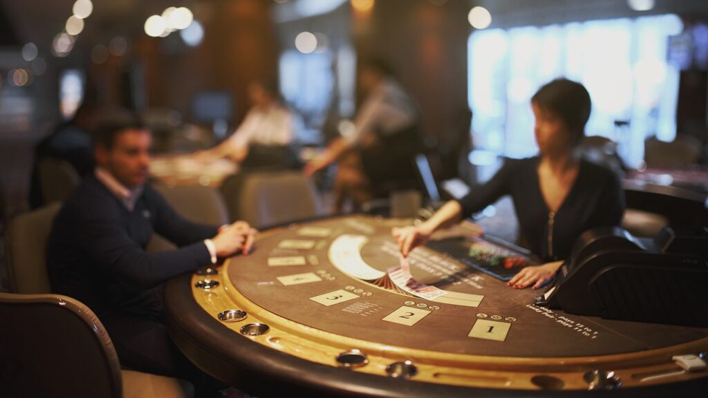 Hur spelar man Blackjack? En enkel guide för nybörjare